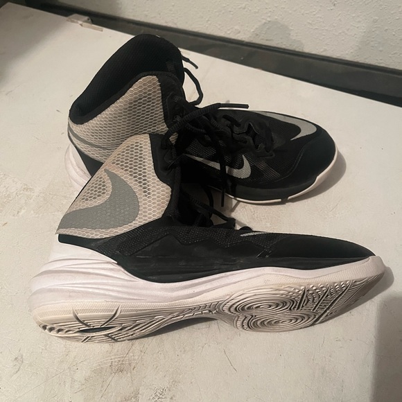 Nike court shoes. Very nice shape - Picture 2 of 4